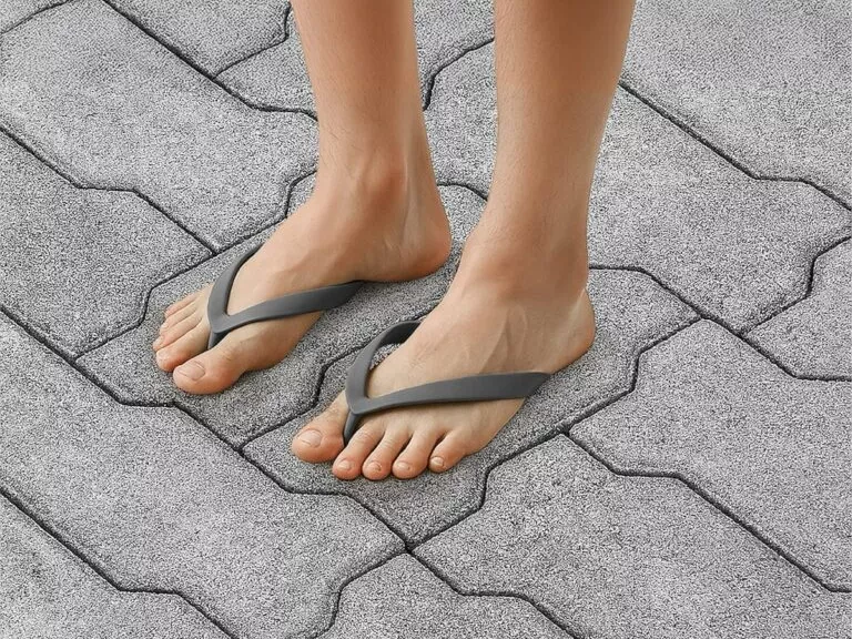 Térkőből papucs – flip flop újragondolva
