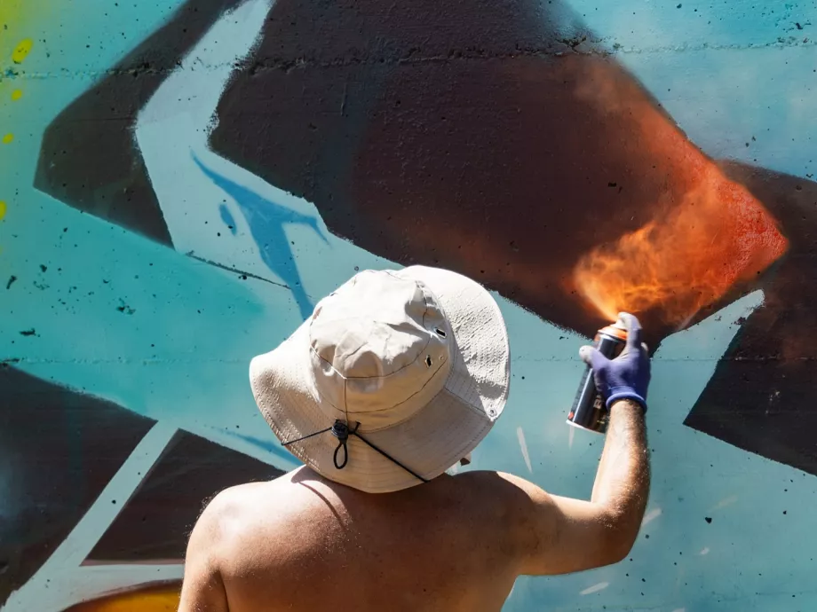 Ledózerolt tájból graffitiművészek paradicsoma lett Pristinában