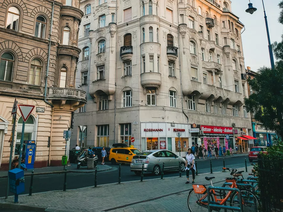 Zavarnak a szedett-vedett portálok és utcai reklámtáblák? Nem vagy egyedül!