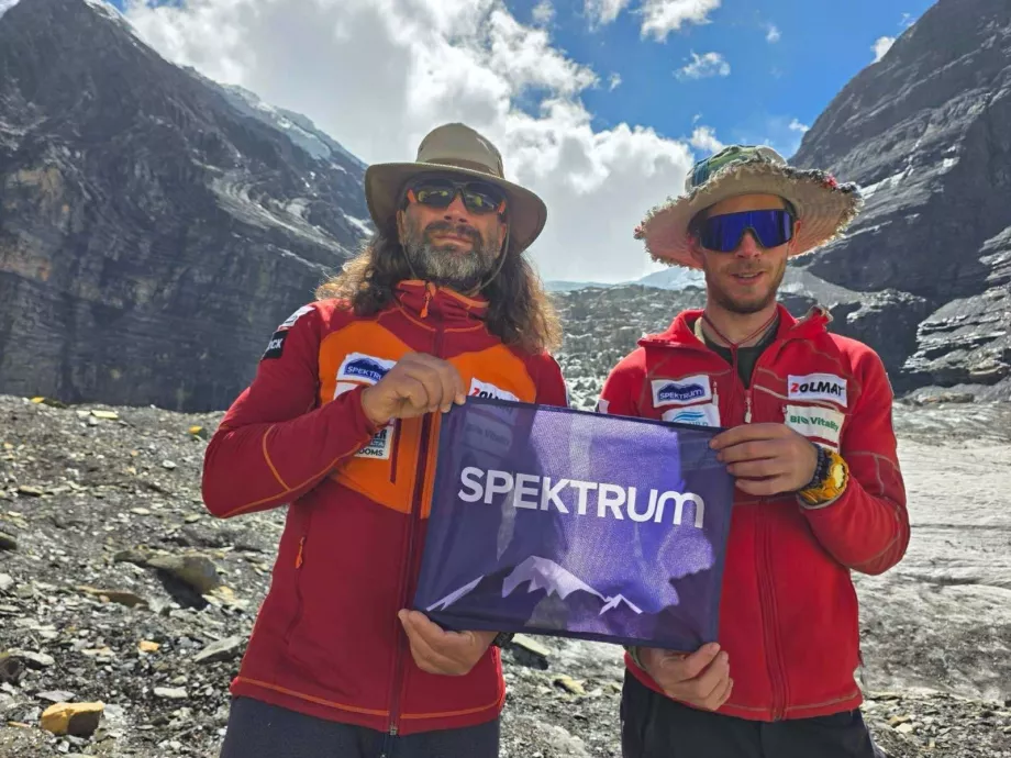 Exkluzív tartalmakkal közvetíti a magyar alpinista páros expedícióját a Spektrum