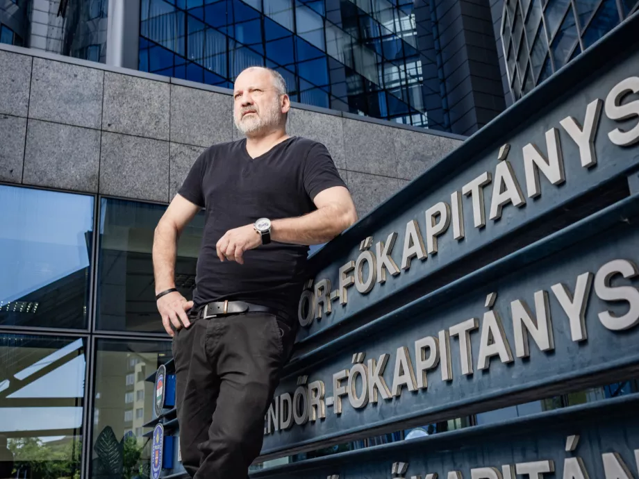 Thuróczy Szabolcs a budapesti rendőrök életét mutatja be a Spektrum új sorozatában