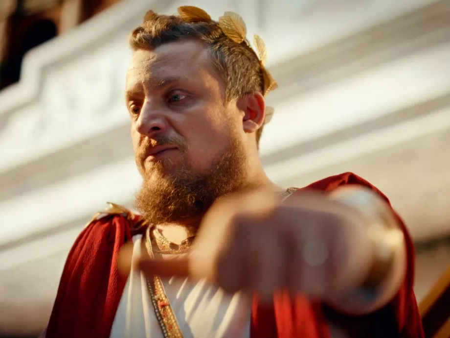 Ave Cheesy - A TheVR császár-gladiátor párosként hoz ítéletet a Meki® nagyon sajtos burgereiről