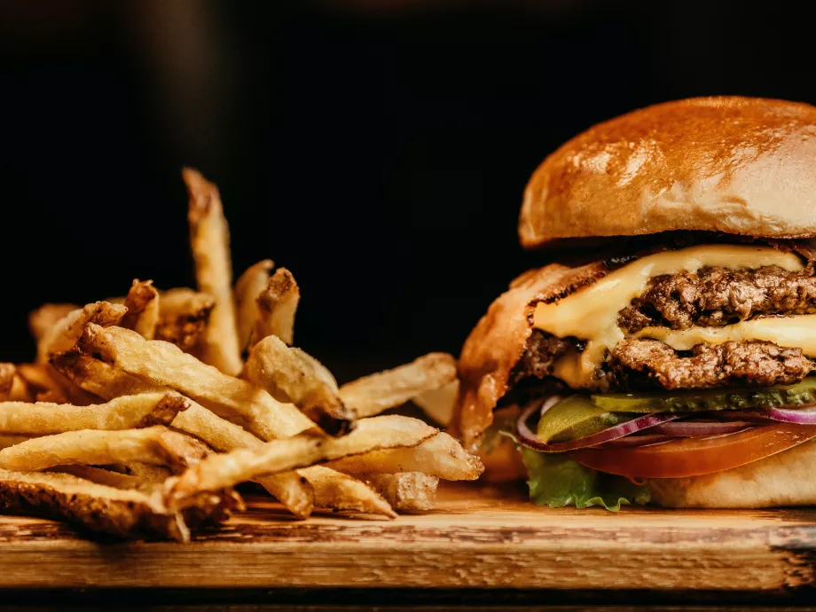Sok a duci gyerek, ezért egy angliai város kitiltja a junk food-reklámokat