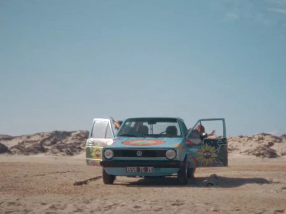 Itt az 50 éves VW Golf nosztalgikus, együtt dúdolós szülinapi reklámja