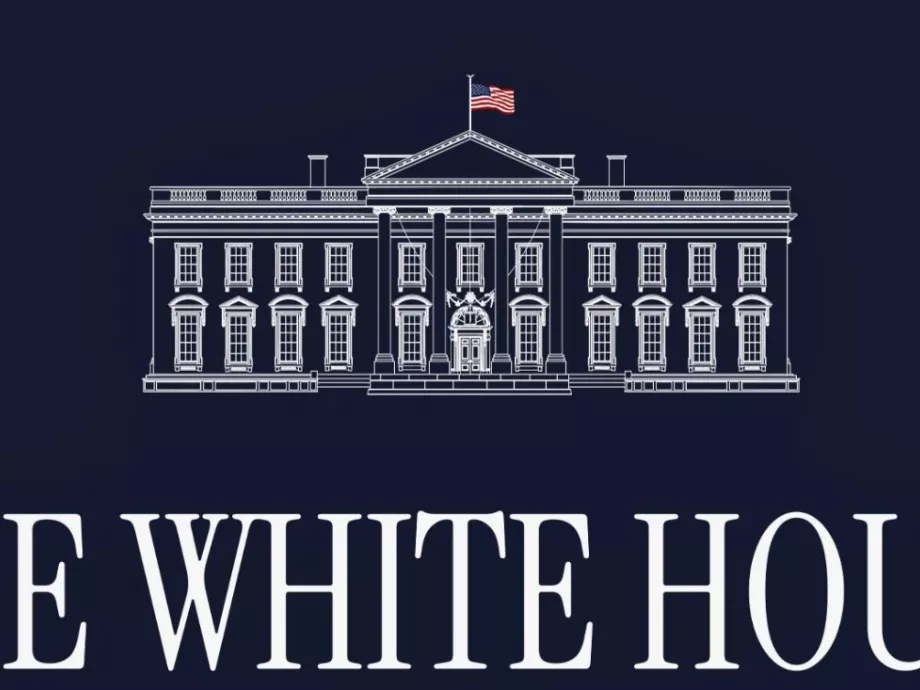 Nem lacafacázik Trump, azonnal lecserélte a Fehér Ház logóját