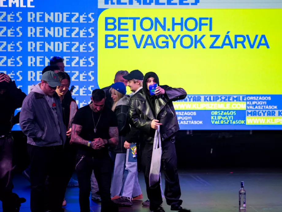 Beton.Hofi és Pogány Induló taroltak az idei Klipszemlén, de Majka, Co Lee és a Jazzbois is a díjazottak között